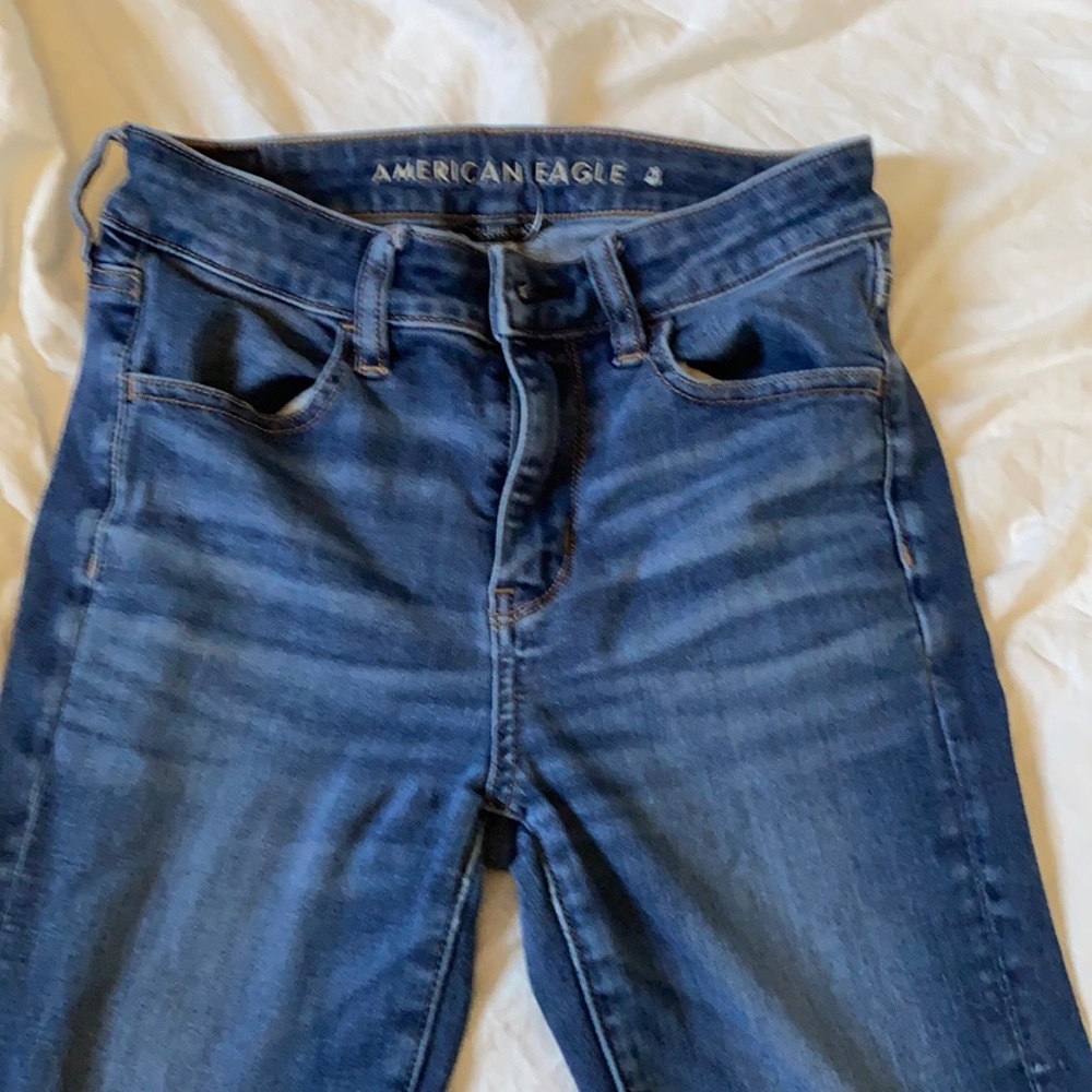 American eagle size 2 Skinny jeans, good condition some wear on the bottom